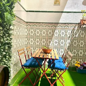 https://apartment-with-private-patio-close-the-old-town.es-andalucia.com