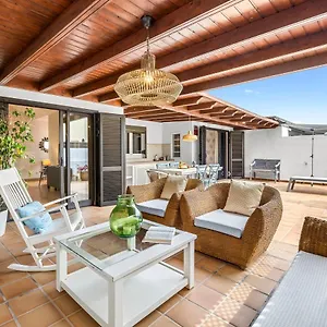 https://villa-lanzarote-aira.in-canary-islands.com